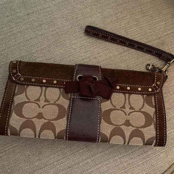 Coach signature C Clutch .. model 7058 - Picture 3 of 4